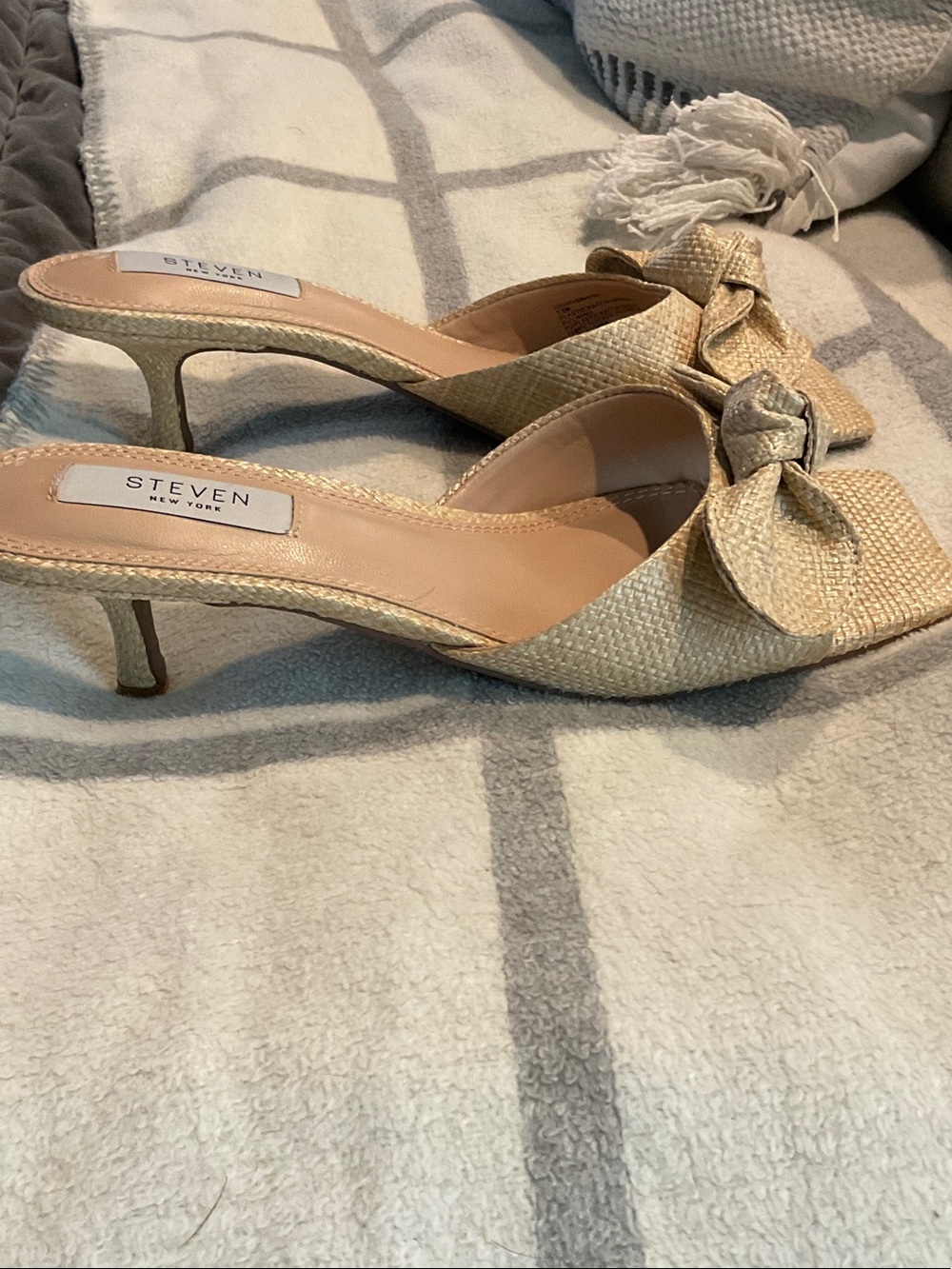 STEVEN bySteve Madden Beige Raffia Knot Slide Mules worn once SZ 7.5 - Picture 2 of 2